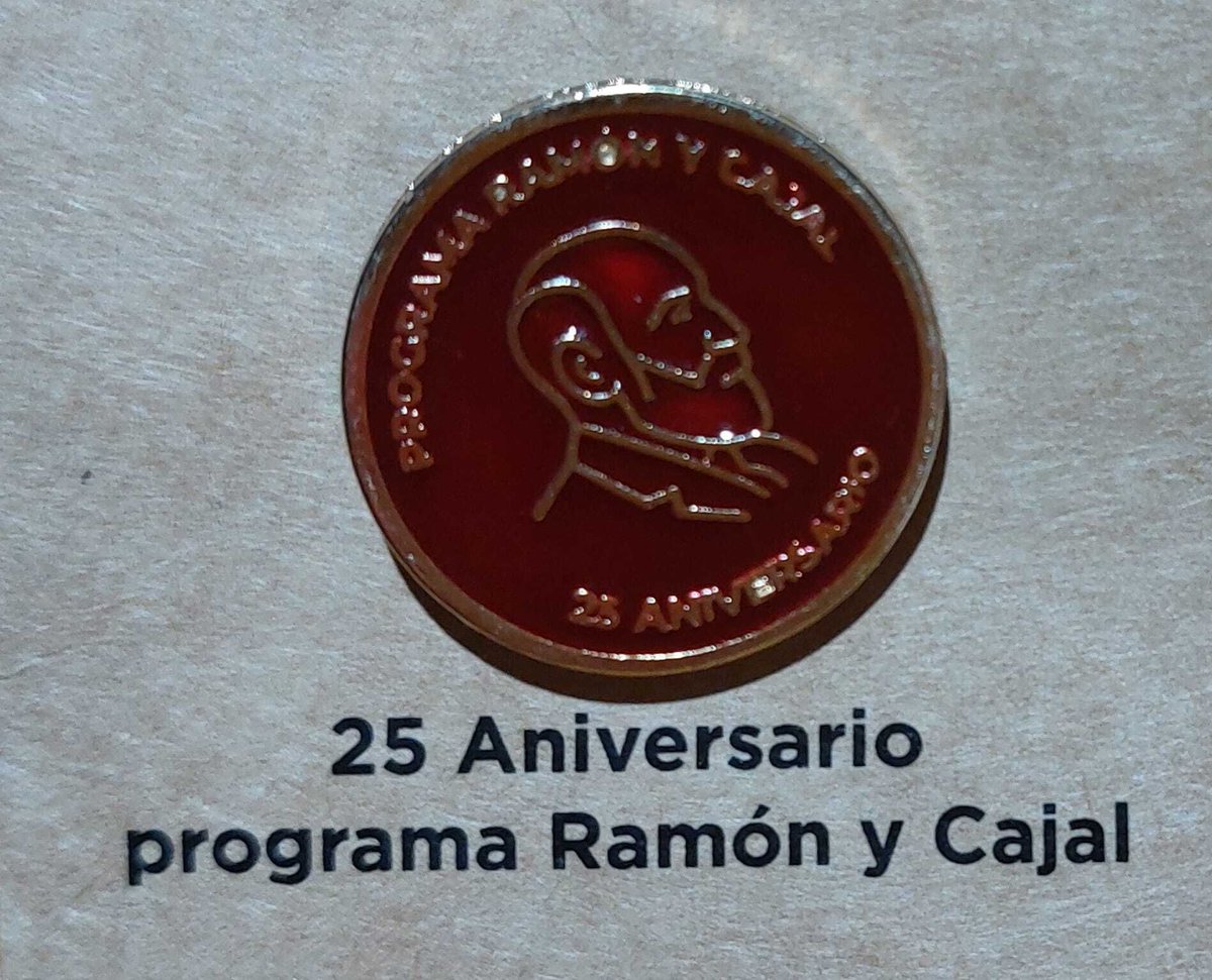 Nuria Yáñez Bouza recibiu a insignia conmemorativa do 25º aniversario do programa 'Ramón y Cajal', do que tivo o privilexio de formar parte entre 2012 e 2017 (Ministerio de Ciencia, Innovación e Universidades). Parabéns!