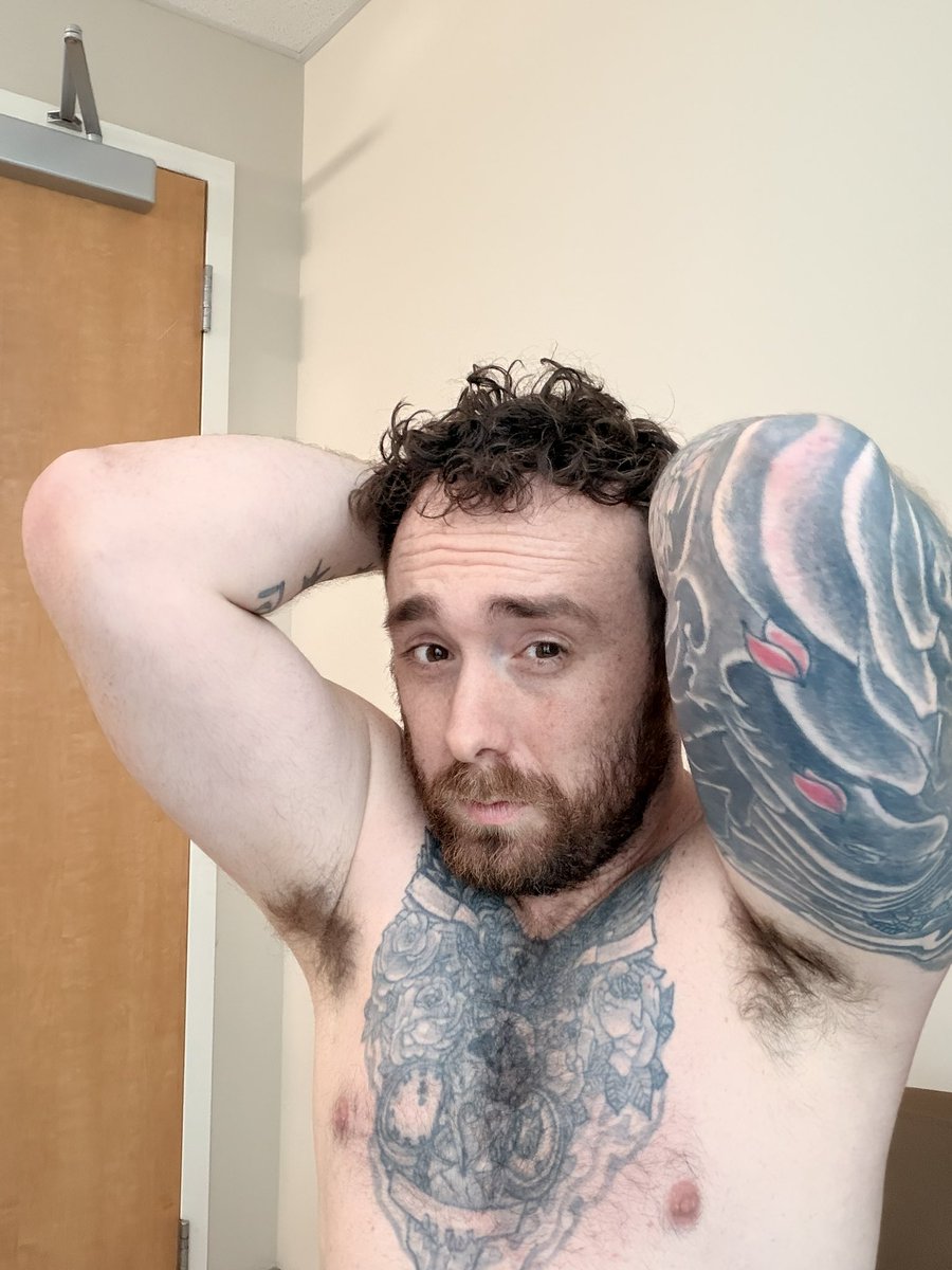 HRHStumpy's tweet image. I can’t possibly be the only one who completely undresses to go to the bathroom…..