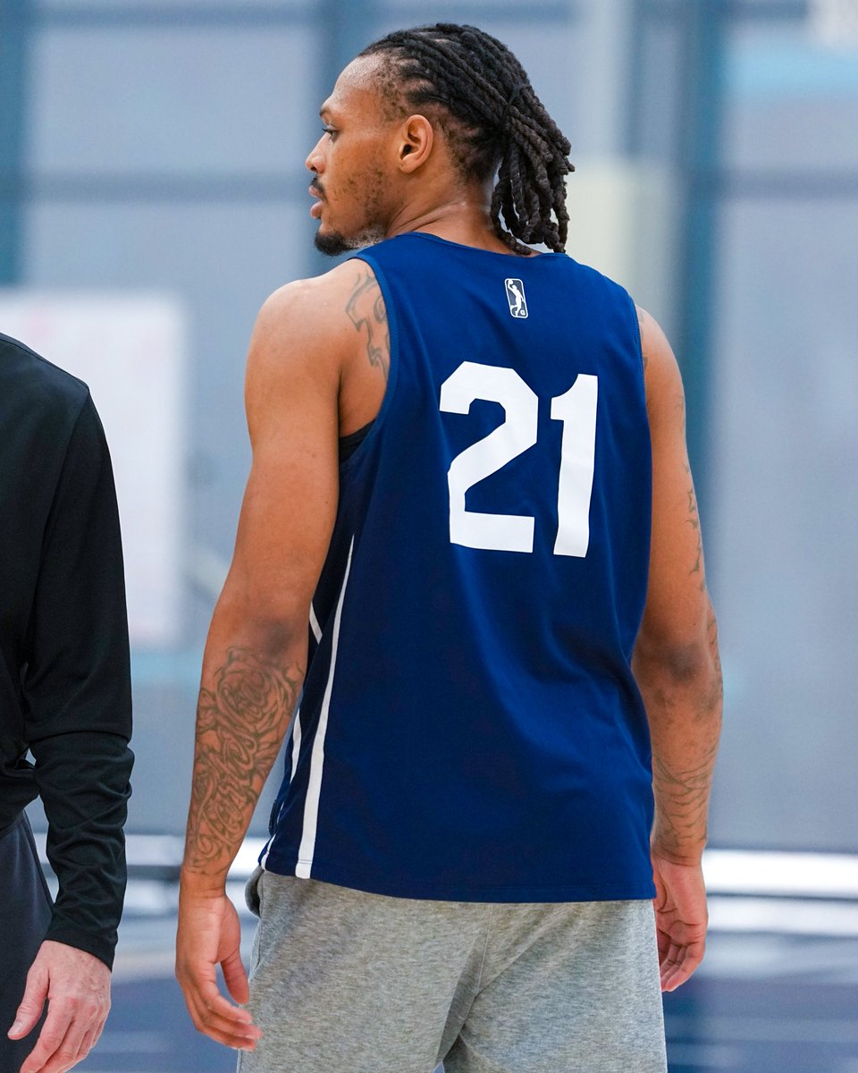 noblesvilleboom's tweet photo. Au'Diese Toney's first reps with the squad 👊 https://t.co/I7BmeS3hWf
