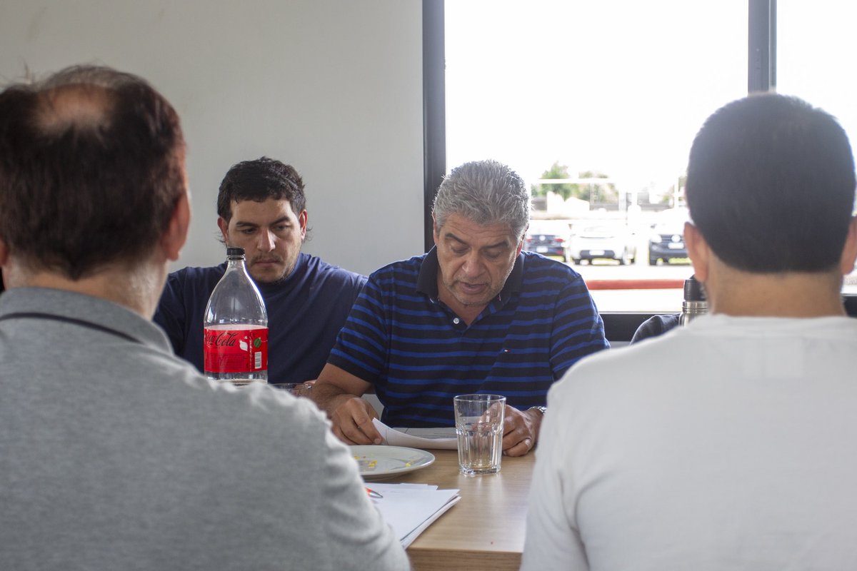 Esta mañana, en la sede del Complejo “Natalio Mirkin”, se llevó a cabo la primera reunión de la Comisión Directiva electa encabezada por el presidente, Oscar Mirkin. 

El encuentro comenzó con la definición de la nueva estructura organizativa del Club, que estará compuesta por