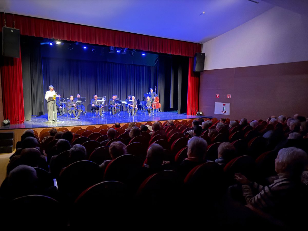 <a href="/acf_olesa/">ACF Olesa Sardanista</a> <a href="/coblaviladolesa/">Cobla Vila d’Olesa</a> 🎺 Els assistents han pogut gaudir d'una primera part que ha servit per homenatjar a Juli Garreta, un dels compositors sardanistes més eminents, i que enguany es commemora el 150è aniversari del seu naixement.
👇🏻