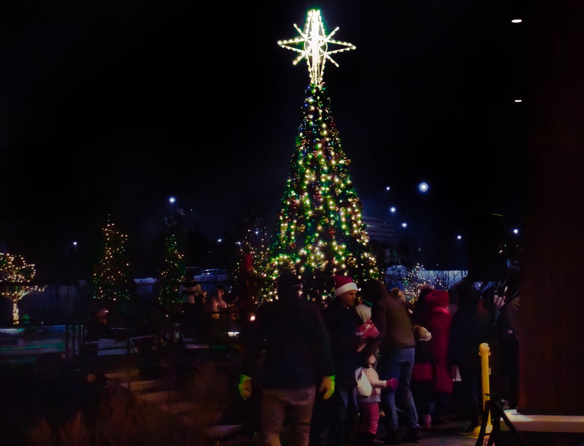 troyschools's tweet image. It's the holiday season! Our very own @troy_athens Choir and @troy_colts Drumline added some magic to the annual Troy Tree Lighting. It was a cold yet memorable night, and we're thankful our students were a part of it!

📷 by Gugan Karthigeyan, a @TSDGuild Student Producer.