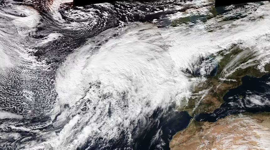 Storm Bram will bring a burst of powerful winds and heavy #rain to ...