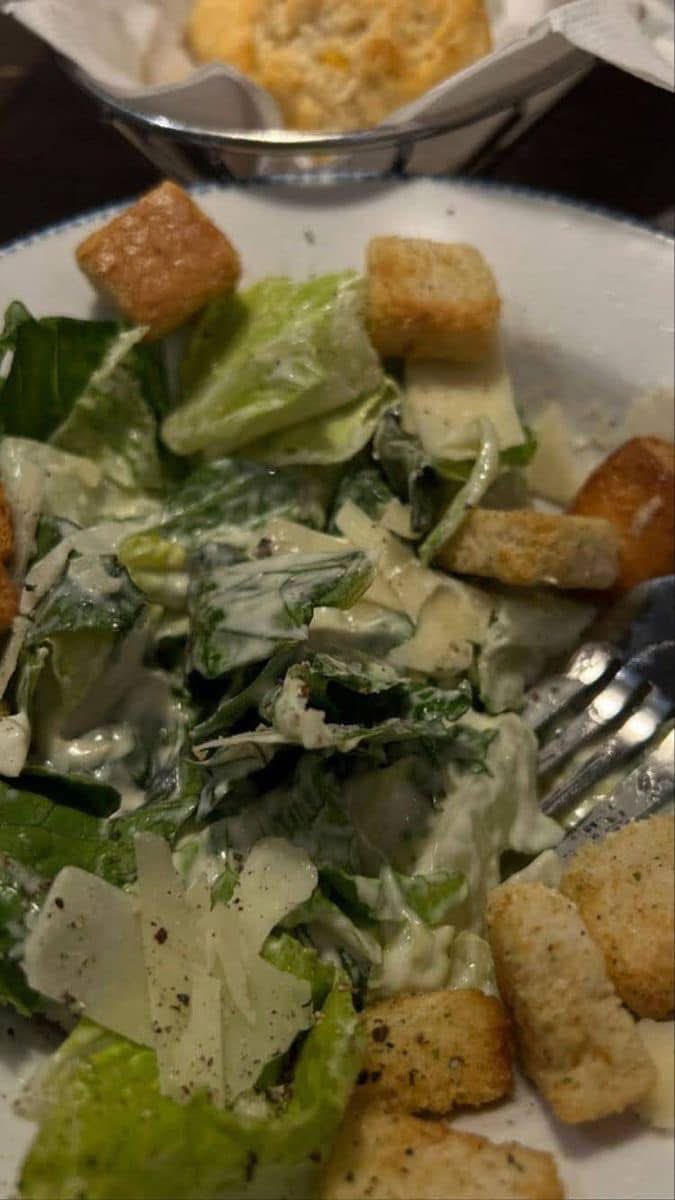 layxsnv's tweet image. I know a Caesar salad hate to see me coming 😭🥗🙌🏾