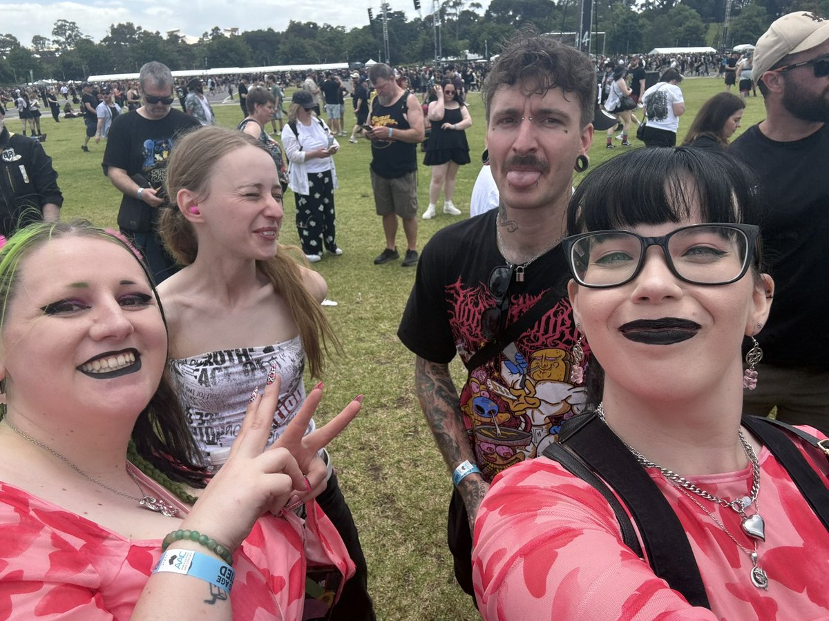 vx_pine's tweet image. Good People
Good Music
Good Things ‘25