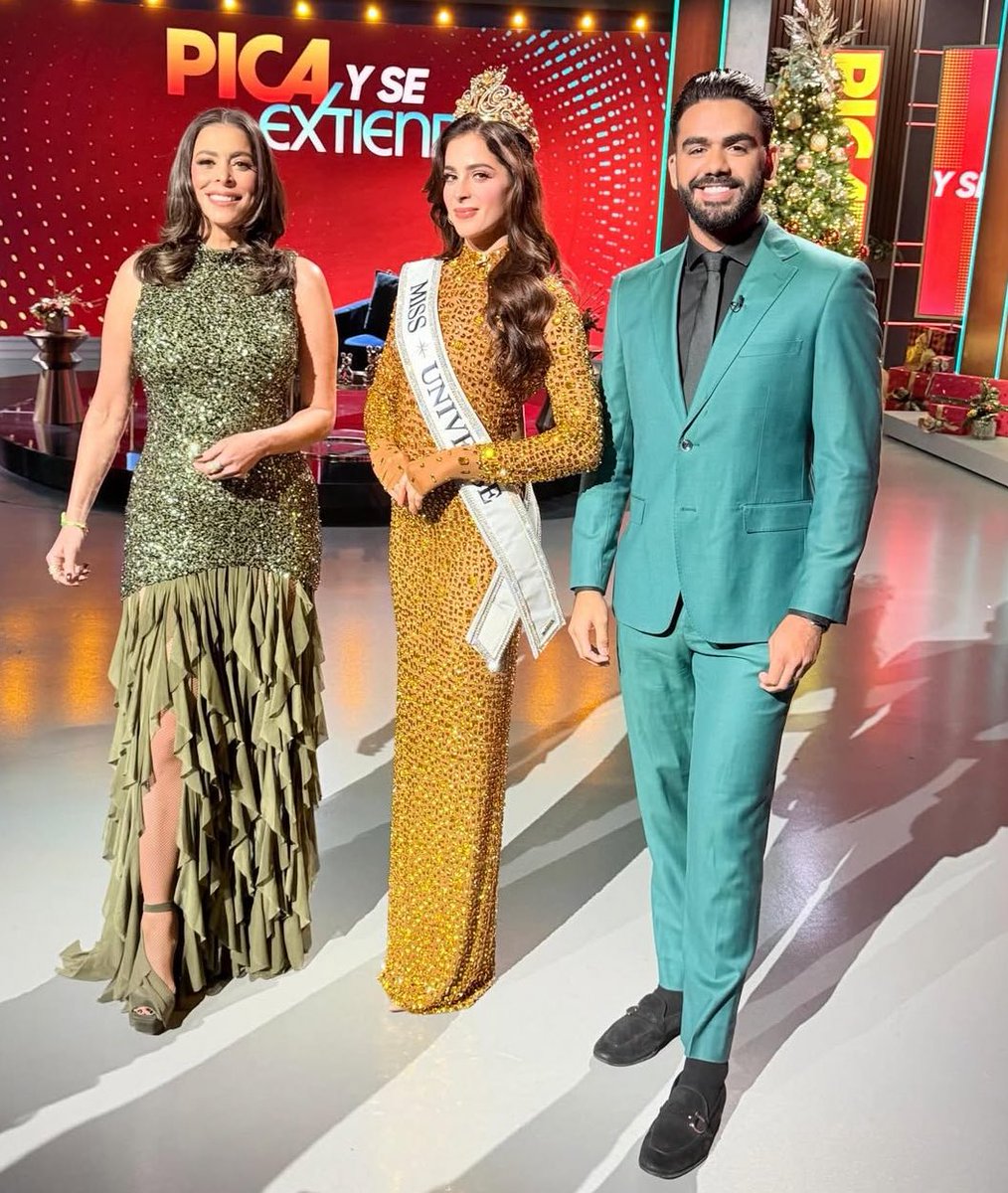 miss_coronas's tweet image. “No todos los héroes llevan capa” 🤣

A @carlosadyan solo le faltó preguntarle por qué medio pagó por la 👑