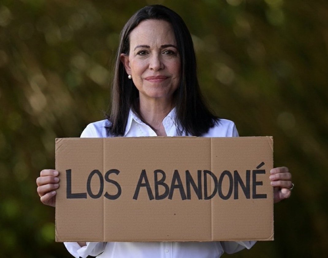 Ahora viene la parte Pote De Humo versión 3.0 y también la versión Culto a la personalidad de Maricori que cree la van a convertir la Miss Universo de la Guerra.