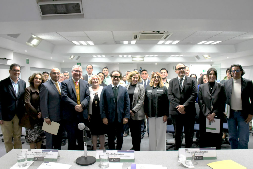 ILCEedu's tweet photo. 🗞 #Comunicado l El #ILCE y #CONOCER impulsan el uso educativo de la #InteligenciaArtificial. 

Se presentó oficialmente el Estándar de Competencias EC-1691, diseñado para guiar la elaboración de materiales educativos con apoyo de IA generativa, promoviendo su uso ético, responsable y pedagógico en el sector educativo.

El evento reunió a autoridades del #ILCE, @ConocerMx , @UnADM_Mx y @UNAM_MX, destacando la importancia de integrar la #IA como una herramienta estratégica para fortalecer la enseñanza y el aprendizaje.

Este nuevo estándar marca un avance clave para la innovación educativa en México y América Latina. 🌎✨ Más información aquí: https://t.co/hQINc9hpla

#ILCE #CONOCER #IA #InteligenciaArtificial #Educación #InnovaciónEducativa #IAgen #CompetenciasLaborales