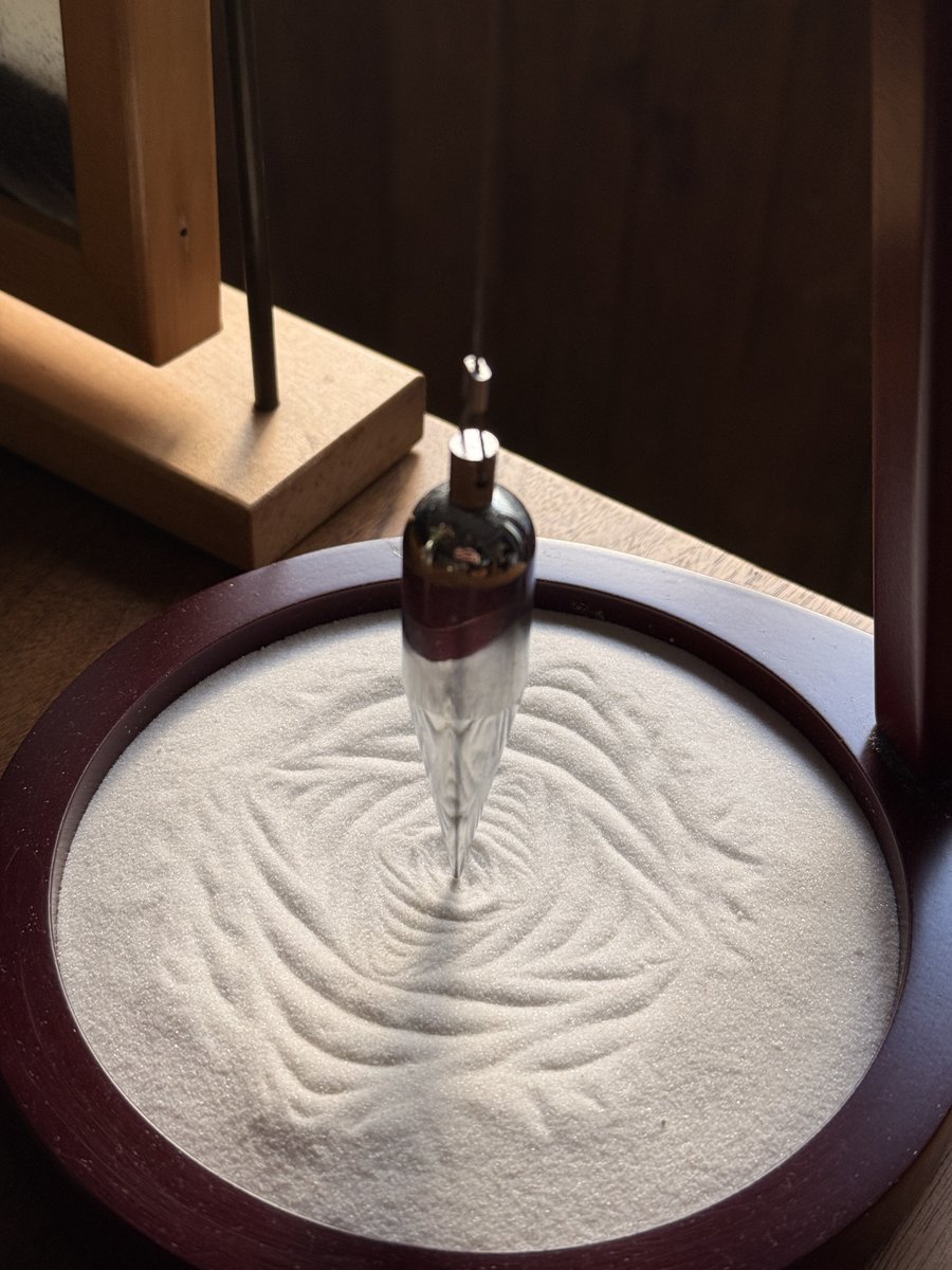 地震の翌朝に残された砂紋。