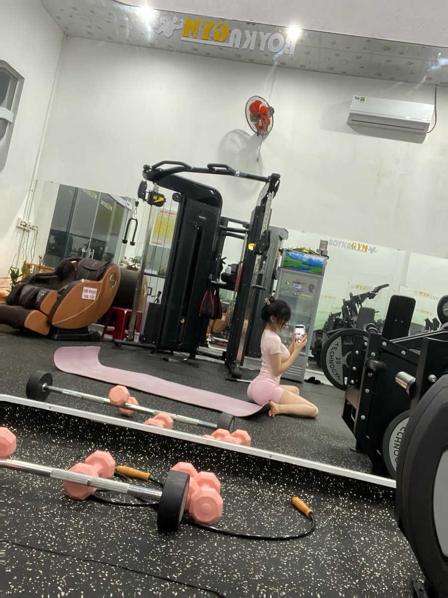 Q đáng yêu👩‍🏫 tweet media