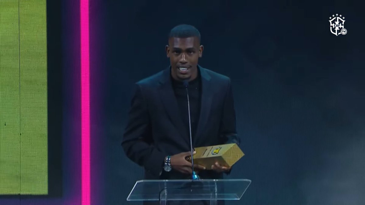 futebol_info's tweet image. PRÊMIO BRASILEIRÃO:

Rayan, do Vasco, é eleito a revelação do Campeonato Brasileiro 2025.

📸 CBF TV