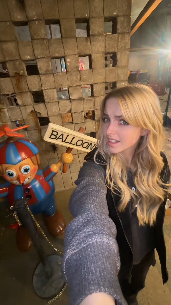 reksqvzi's tweet image. she really wasn't lying when she said she was everywhere on set