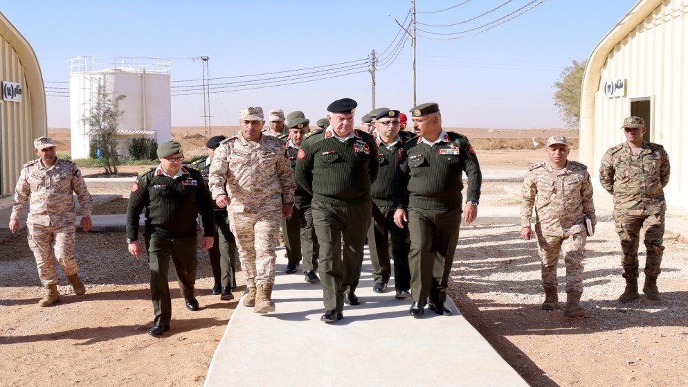 تفقد رئيس هيئة الأركان المشتركة اللواء الركن يوسف أحمد الحنيطي مركز تدريب خدمة العلم شويعر حيث اطلع على سير العمل واستعدادات التدريب في إطار حرص #الجيش_العربي على رفع الكفاءة وتعزيز جاهزية منتسبي #خدمة_العلم 🇯🇴💪