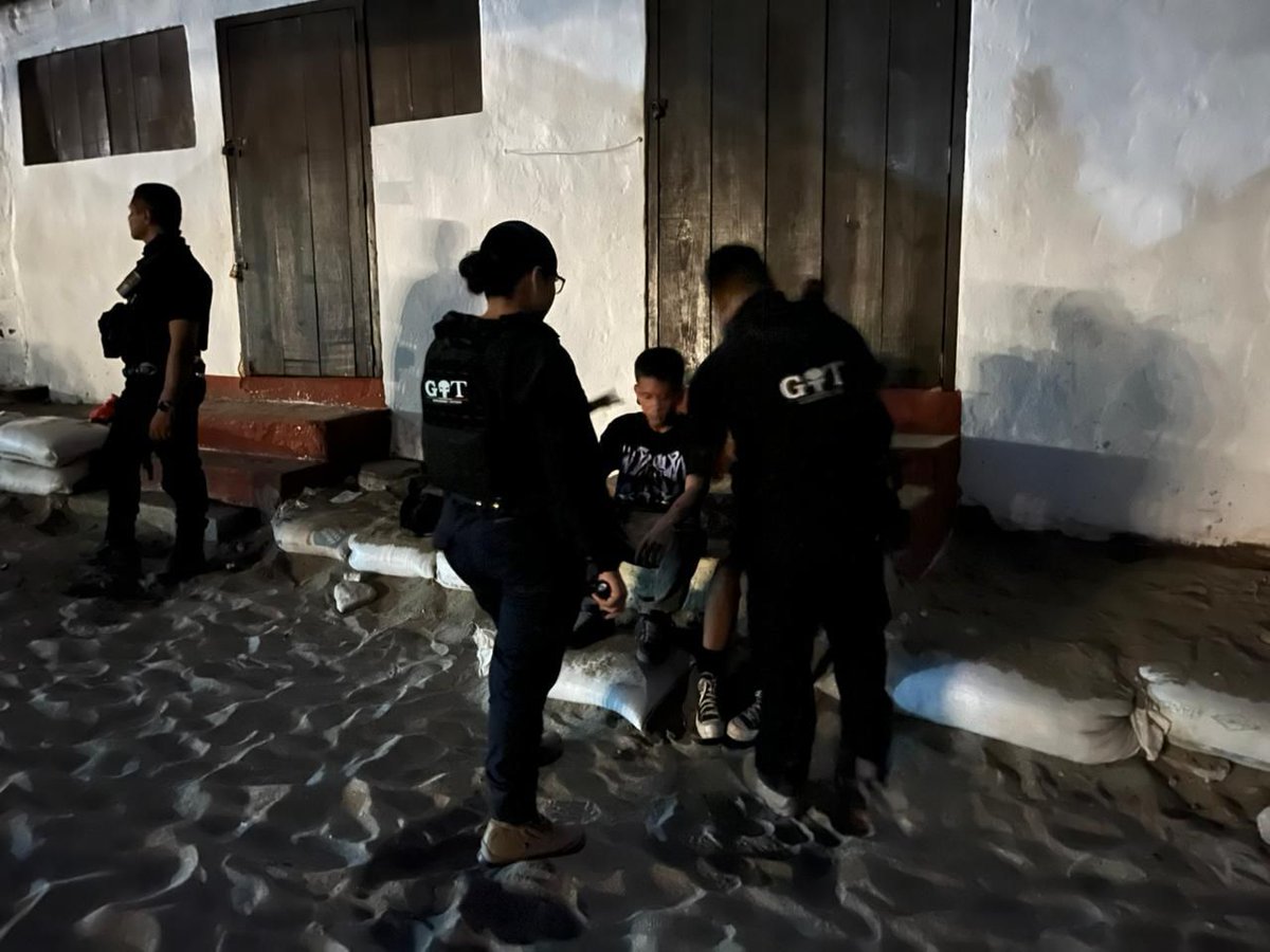 *Operativo de vigilancia en unidades deportivas, parques y playas
La Comisaria de Seguridad Pública de Puerto Vallarta informa que el Grupo Táctico, realiza operativos de vigilancia en diversas zonas del municipio para fortalecer la seguridad pública y prevenir conductas ilícitas
