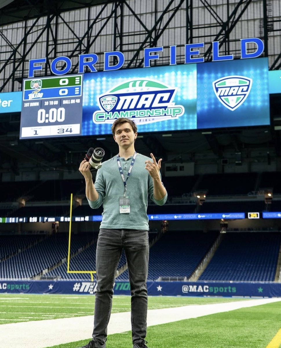 J_DiVincenzo's tweet image. Year 1 (volunteer) Vs. Year 4 (full-time).

Working hard &amp;amp; making connections in the sports industry pays off. So grateful to call @MACSports my home! 

#MAC #Videography #Detroit #Football