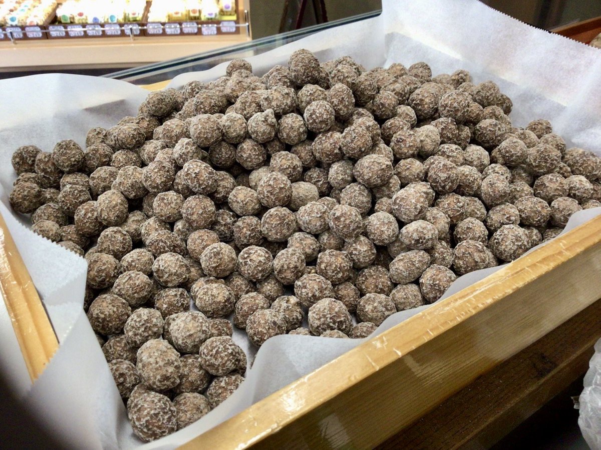 おはようございます。 本日の出来立て豆菓子「ココアピーナッツ」です
