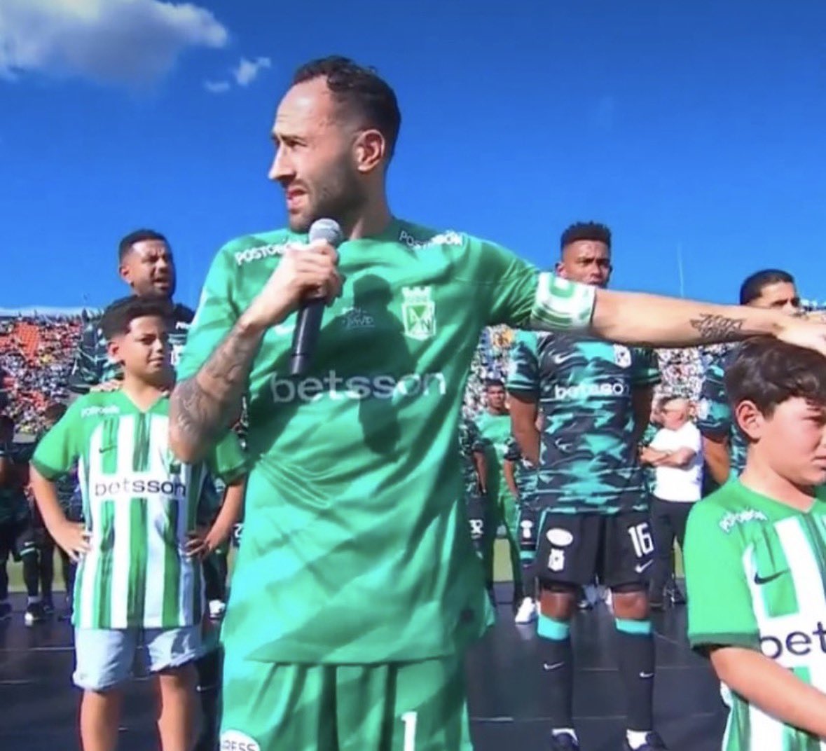 Clavoman tweet media