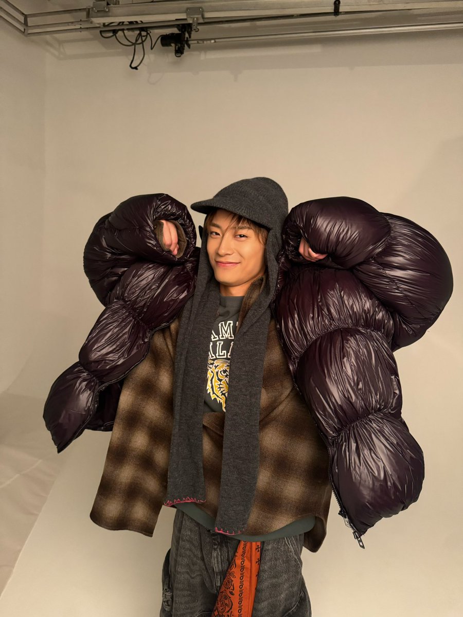 aloha_takamatsu's tweet photo. 📚掲載情報

本日12/9(火)発売『FINEBOYS 1月号』アロハ登場しています🦖

恐竜好きのアロハが🦖
恐竜愛をたくさん語り🦖
恐竜の見た目や性格をもとに🦖
コーデを組んでいただいた🦖
恐竜ファッションページ全8ページ🦖
お楽しみください🦖

#PR #FINEBOYS @FINEBOYS_JP 
#髙松アロハ https://t.co/CXwdzEMeeF