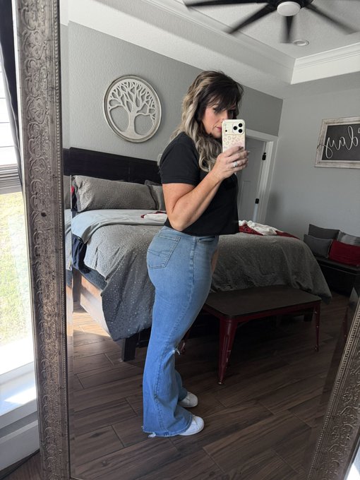 Withstand The Weight - 2 pic. Rate the fit… am I’m finally on trend? https://t.co/F3XnF1wm23