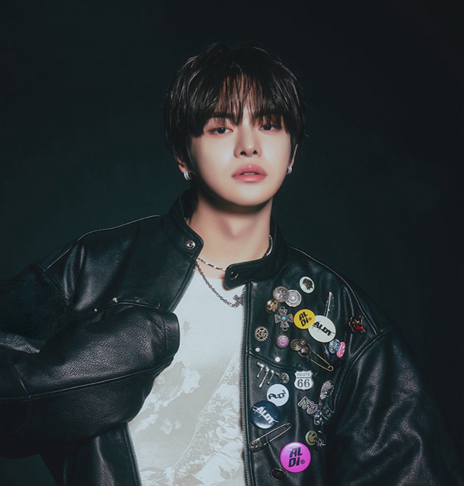 leowoned's tweet photo. leo and sangwon for alpha drive one, let’s go main poster!!! 😮🖤 https://t.co/MHHLa4iMRB