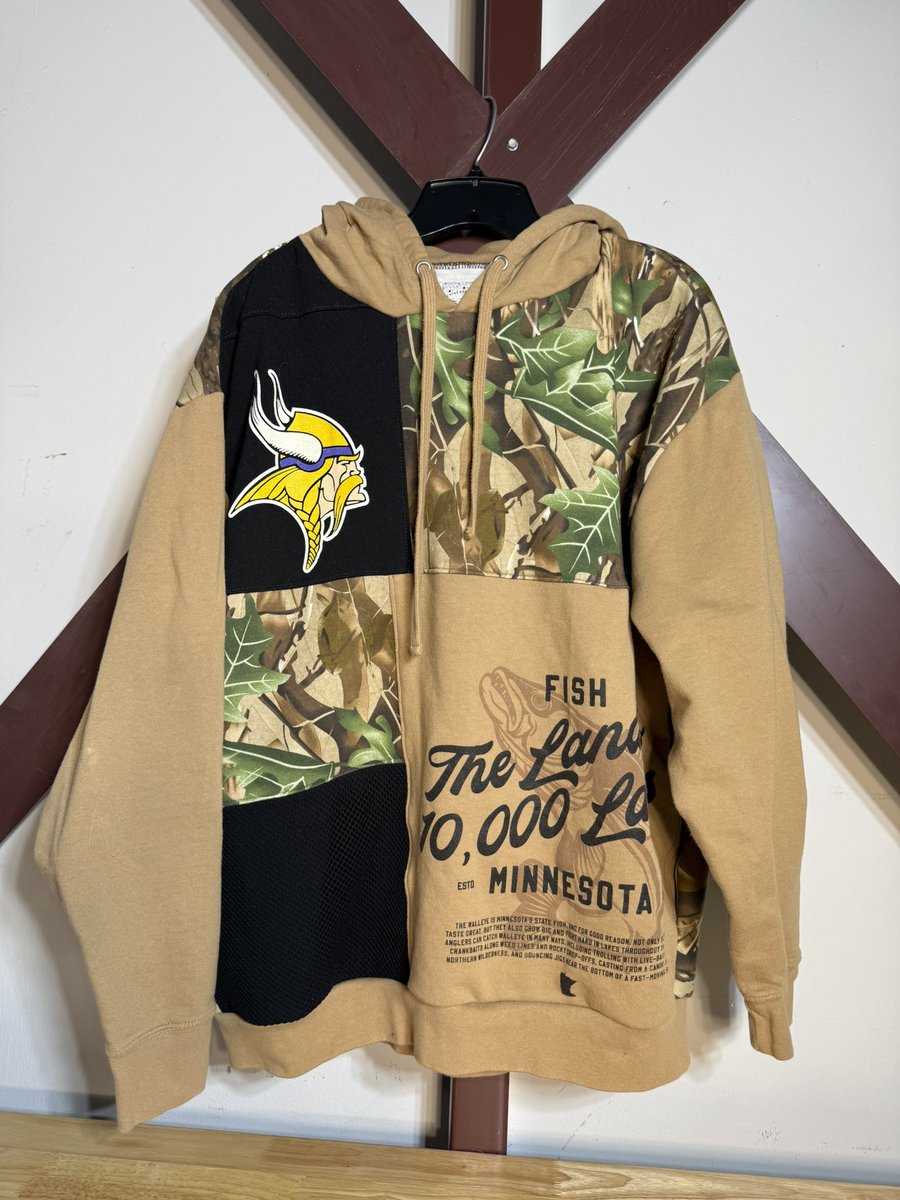 ARIESARCHIVE1's tweet image. Another Camo x Vikings item just hit the website. Mens XL 
#skol #minnesotavikings #oneofakind #sewing