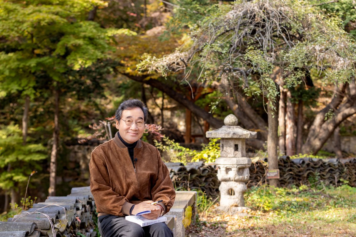 누구나 행복하기를 바랍니다. 그래서 권력도 탐하고, 돈도 벌고, 명성도 얻습니다. 그것으로 행복할까요?. 아니었습니다. 하버드대학이 85년 동안 1,300명의 인생을 조사하고 내린 결론은 달랐습니다. 행복의 핵심은 '좋은 관계'였습니다. 인생 최대의 역설도 관계에 있습니다. 가장 소중한 사람이