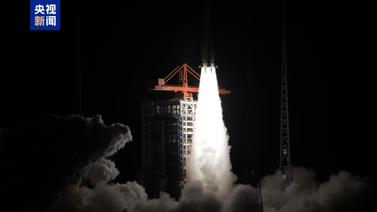 China on Tuesday successfully sent the 15th group of low-orbit internet satellites into the preset orbit via a modified Long March-6 carrier rocket from the Taiyuan Satellite Launch Center in northern Shanxi Province, marking the 613th mission of the Long March carrier rockets.
