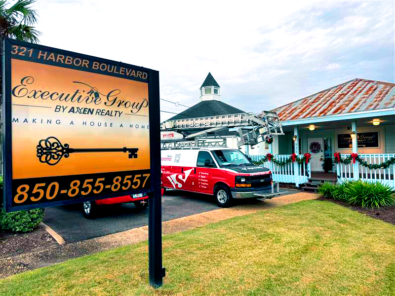 SignaramaDestin's tweet image. A new sign of success! ✅ Proud to have completed the installation for @AxenRealty. We help local businesses shine from the street up.
#SignaramaDestin #SignInstall #AxenRealty #DestinBusiness #RealEstateSigns