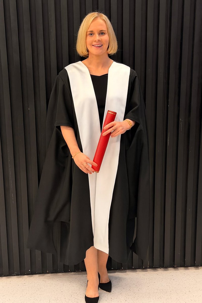 Helen Hobson tweet media