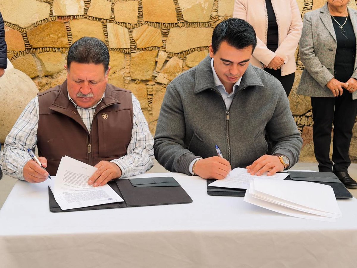 La FEDE formalizó Convenio con el Municipio de Asientos, con el objeto  dotar a las y los servidores públicos municipales de las herramientas y conocimientos necesarios para actuar conforme a la ley.

#BlindajeElectoral