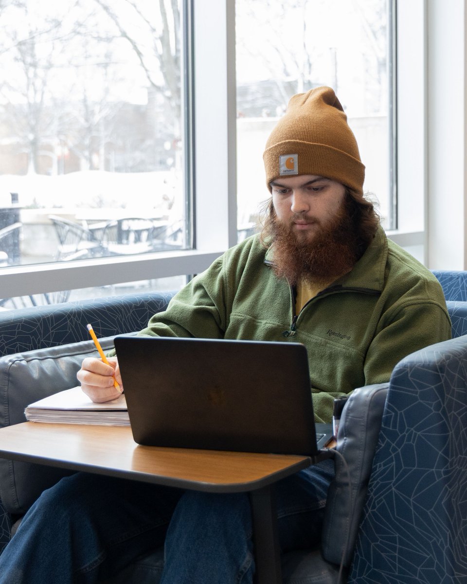 BridgewaterNews's tweet photo. We see you studying hard! Good luck on exams this week, Eagles! 🦅✏️ https://t.co/utCdrG8Oai