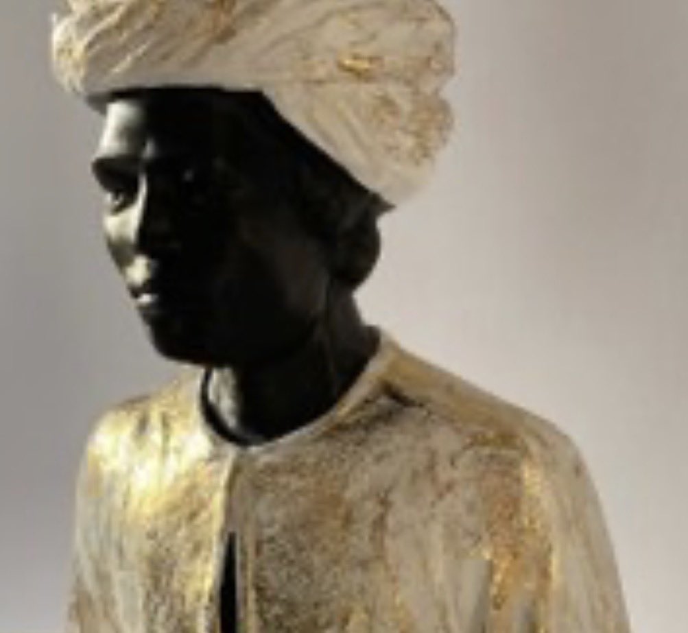 یکروز امام رضا ع نزد من آمد و گفت:
حدود دو سال است که از تولد فرزندم جواد میگذرد ولی بر خلاف من و همسرم که پوستمان سفید است، این بچه هر روز پوستش سیاه‌تر می‌شود!

در دلم نگرانی خاصی ایجاد شده و کم‌کم به این یقین رسیدم همسرم به من خیانت کرده و به شخص دیگری کص داده است و این پسر،