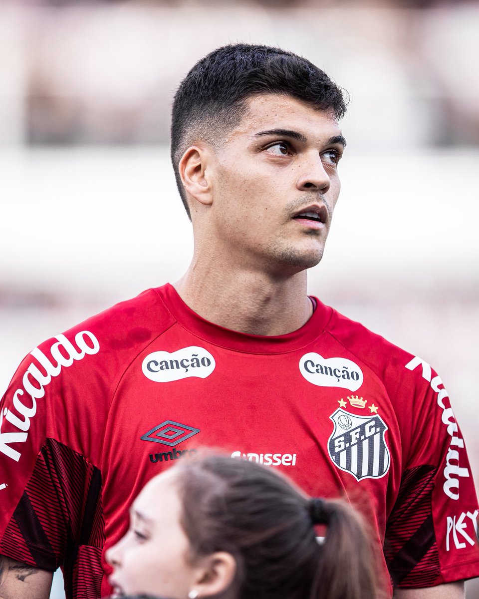 instasantosfc__'s tweet photo. A diretoria do Santos sabe que o goleiro Gabriel Brazão está sendo observado por alguns clubes tanto do Brasil como do exterior.

O clube da Vila Belmiro já estabeleceu que só venderá o goleiro se chegar uma proposta acima dos 100 milhões de reais. https://t.co/mD4QBdQ22S