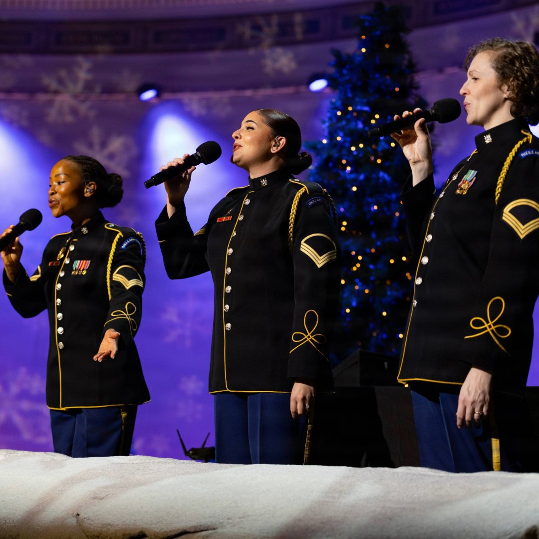 This past weekend, The U.S. Army Band "Pershing's Own" provided a boost of holiday cheer for thousands of audience members during their annual "American Holiday Festival" at D.A.R. Constitution Hall in Washington, D.C. The shows also featured a special appearance by The U.S. Army https://t.co/mzrBEbnqni