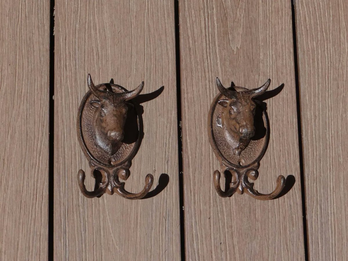 elementsdeco's tweet image. YEE-HAW Heavyweights! Cast Iron Bull Head Hooks – 4.7" of Pure Rodeo Muscle (Set of 2) #RusticDecor #WallHooks #FarmhouseStyle #HomeDecor  

authenticbyclaire.etsy.com/listing/186824…
