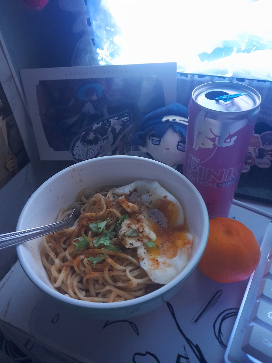 omad for 312cals !! (๑ᵔ⤙ᵔ๑) ignore my undercooked egg, yes i ate it anyways salmonella can eat my ass