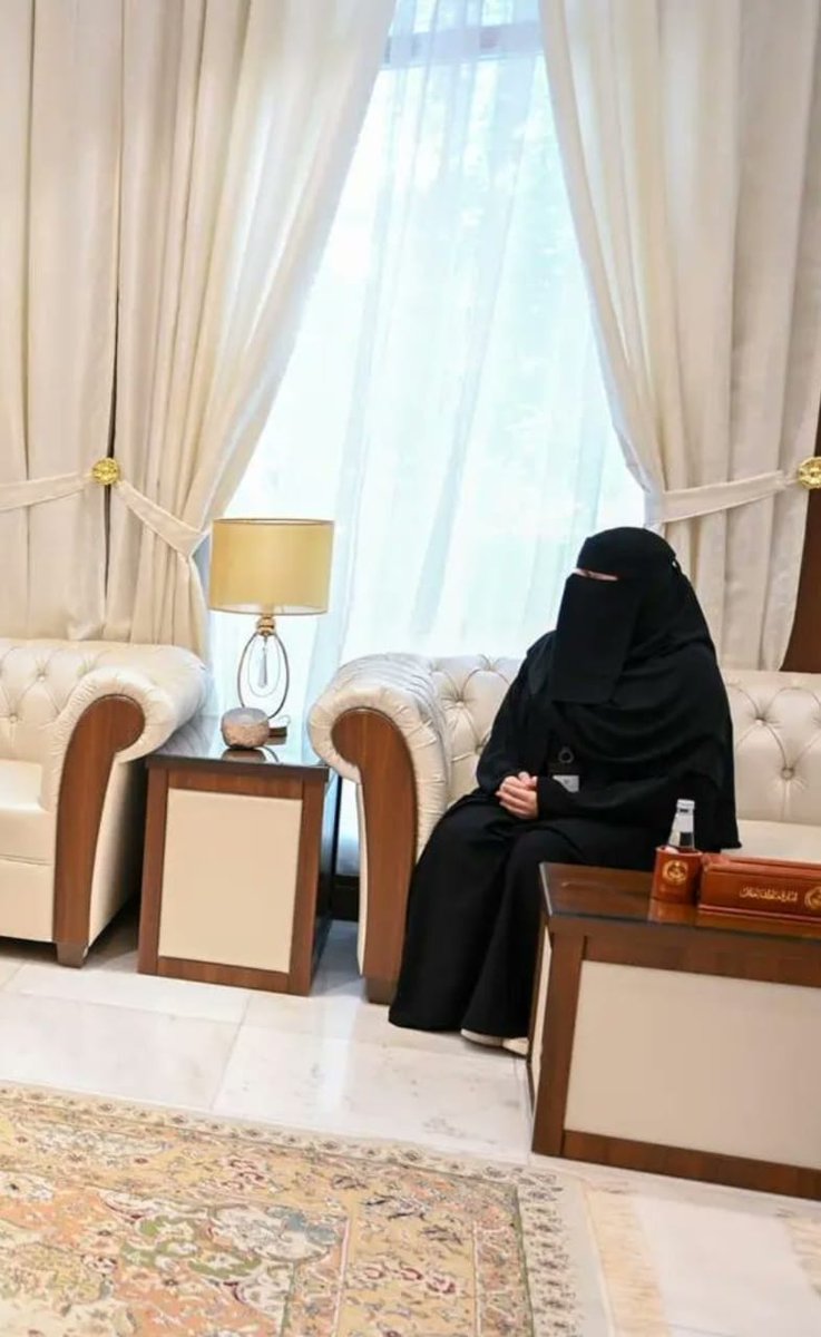 #بس_حبيت_اقول
ما كان.. العفاف ، والحياء ، والستر ، والحشمة في امرأة أو فتاة إلا زادها هيبة وأنوثة وجمال ووقار وتقدير واحترام ممن يعرفها وممن لا يعرفها.💫
#الحجاب