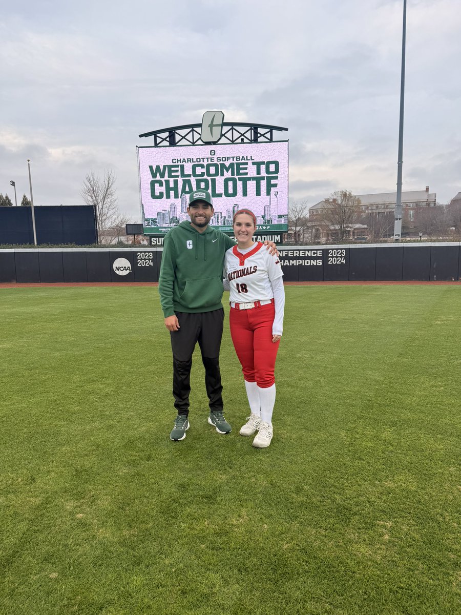 EllieSouthern27's tweet photo. Had the best day at the Charlotte Camp yesterday! Always a good day spent in CLT, learning new drills! Can’t wait to be back!! 💚⛏️@teamnc_bmac @CharlotteSB @JakeCombs_ https://t.co/3xK1U6zgfa
