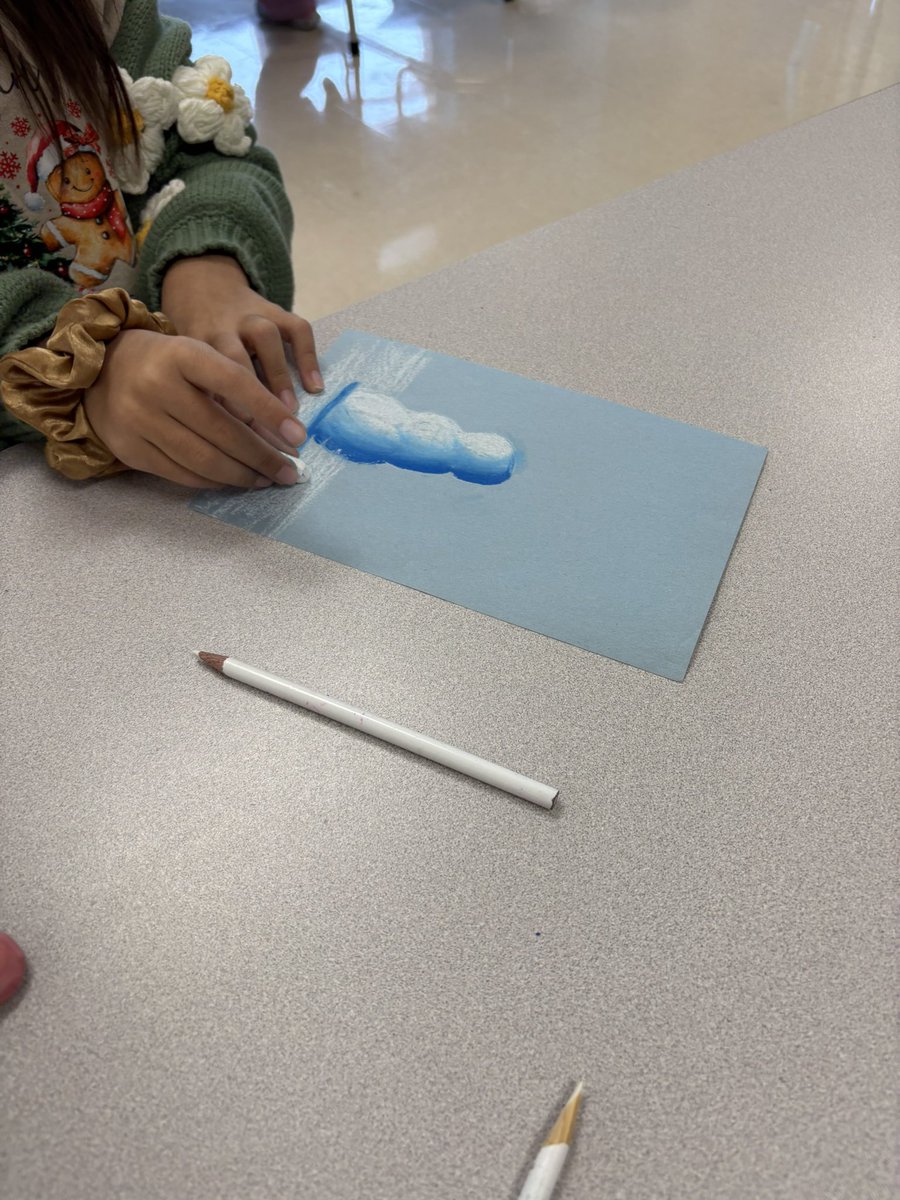 mooneyhamartlab's tweet image. still a work in progress but i’m so proud of my 3rd grade @RPE_Rockets with how well their Value ((element of art)) snowmen are coming along! #art #winterproject