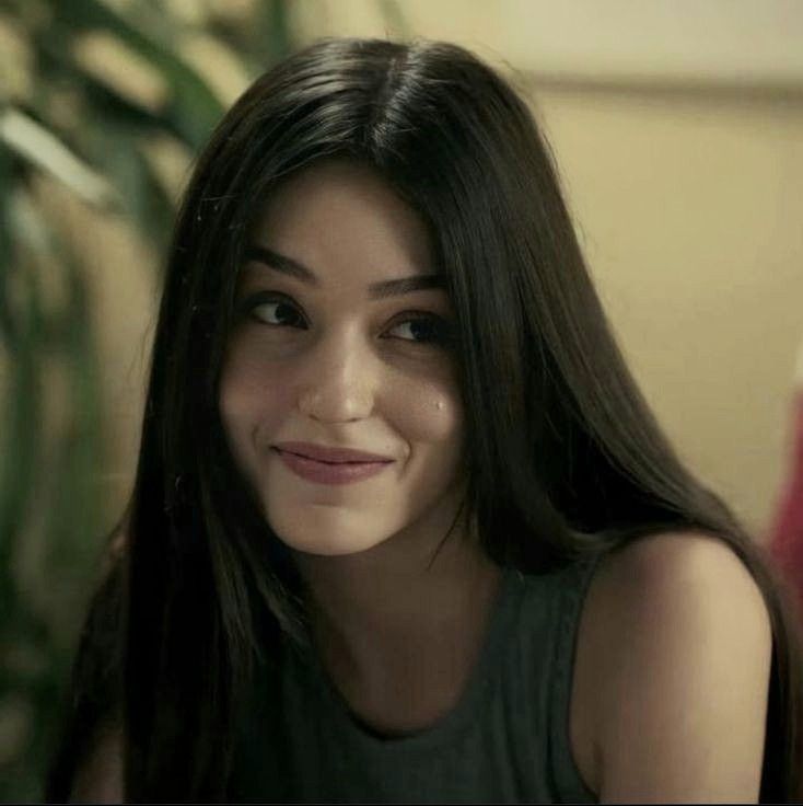 the_martinet's tweet image. 18 Texts To Send Her Instead Of "I Miss You"

1. “Bet you’re smiling at your phone right now”