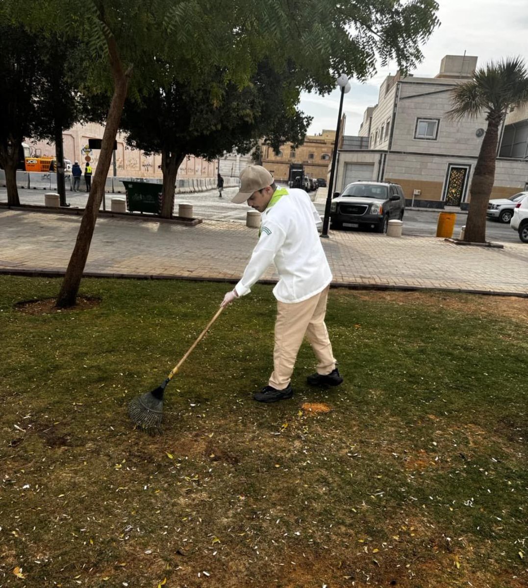 أعضاء فريقنا الكشفي يشاركون في مبادرة الرياض تتطوع بالتعاون مع أمانة الرياض في حديقة الصفوة بالنسيم الشرقي "غرس شتلات + تنظيف"
#الفريق_الكشفي_بديوانية_ال_حسين_التاريخية