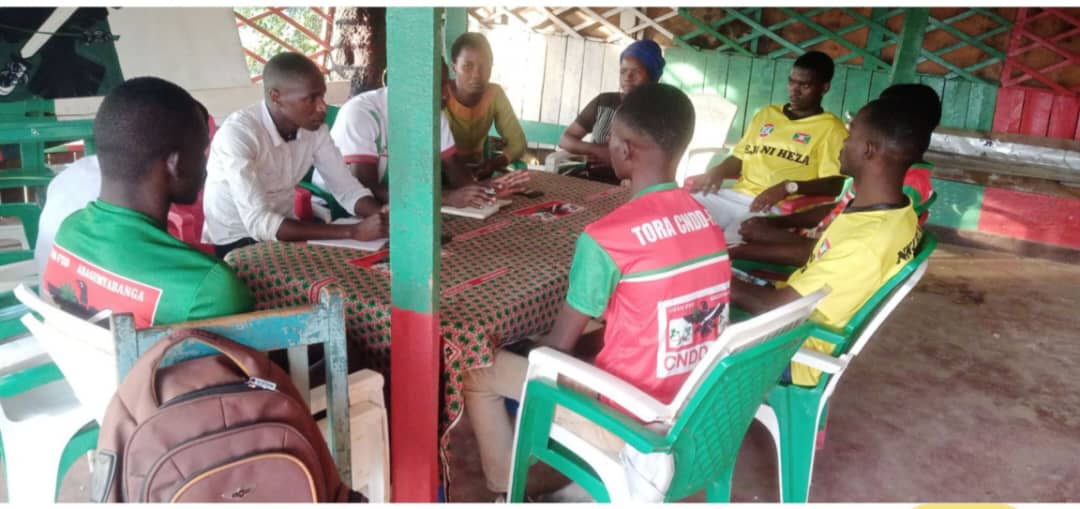 ButanyereraGf's tweet photo. 3/4.🤝 Haravuzwe kandi ko bokomeza kubumbatira amahoro n’umutekano, ndetse bakakira neza Imbonerakure nshasha zãje muri za kaminuza, kandi bakazishigikira mu nzira yo kwiga no mukuzereka ayandi mahirwe y'ubuzima .
@Se94538Severin
@BoboBurundi
@PButanyerera
#Amahoro
#Indero https://t.co/cM9936Ee1p