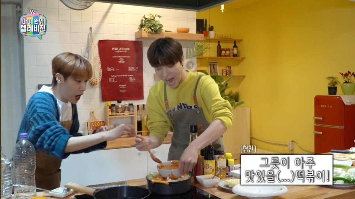 weve_cafe's tweet photo. @weveastra Weve Cafe is always here for you, astra 🫡
Proud of you for pushing through even when it's not easy 🤍 Lots of lovee<3
We would offer you many many soft cookies but i fear for chef dongmyeong's sanity with yonghoon present in the kitchen 🤫 https://t.co/TAgV0lbffC
