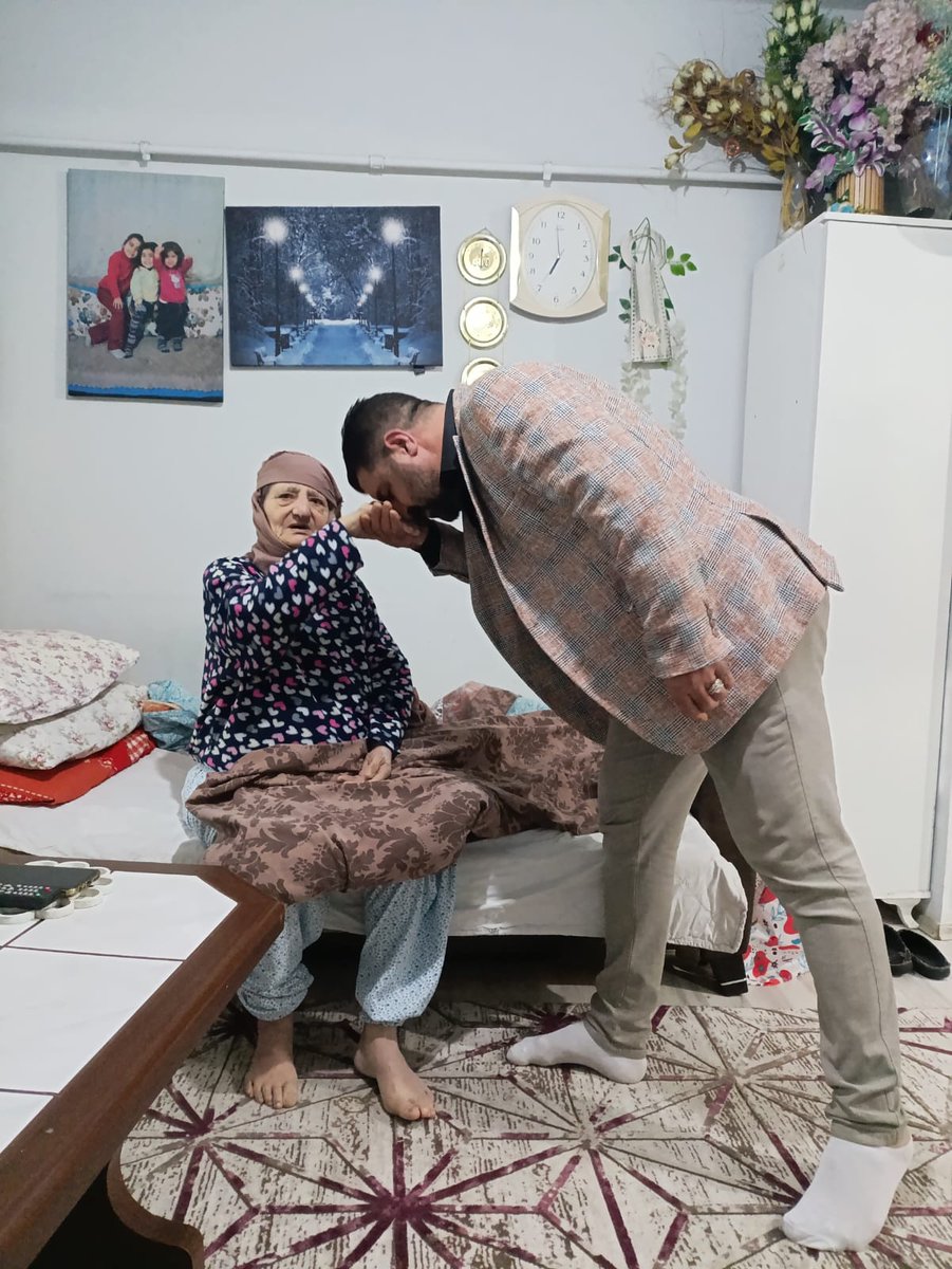 Genel Başkanımız Sayın Devlet Bahçeli Beyin Talimatları ile “#HayırlıGünlerKomşum” ve “#DerdinDerdimizdir” Ziyaretleri Kapsamında, Fatih/Dervişali Mahallemizde ki Şerife Kara Annemizi; 

 Mahalle Başkanımız Sn. Fikret Geldik Ziyaret Etmiştir. 

Değerli Annemize Misafirperverliği