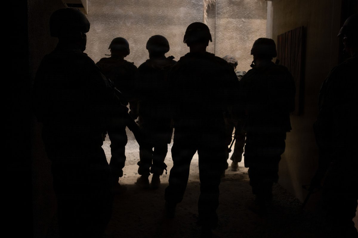 USMC's tweet image. #Marines with @2ndMLG take part in Infantry Immersion Training on @camp_lejeune, North Carolina.

This training provides Marines and @USNavy #Sailors with an urban environment, increasing combat efficiency in realistic conditions.

#USMC #DevilDogs #Training