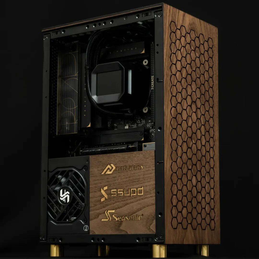 XPCMTeam's tweet image. Wooden themed PC 📷by @aguel_design_pc_custom (IG) using Asus ProArt components and Seasonic PSU

#pcbuild #pcsetup #pcmodding #gamingpc #custompc #xpcm #watercooling #customloop #seasonic #powersupply #customPC #customerbuild #custombuild #pcmr #seasonic