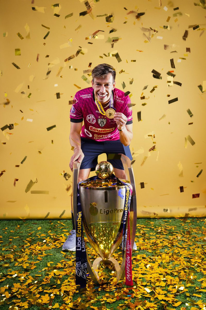 Este posteo es de reconocimiento al Máximo Ganador con la camiseta de #IDV Richard Schunke con 7️⃣⭐️⭐️⭐️⭐️⭐️⭐️⭐️ Títulos 🏆. Histórico Capi