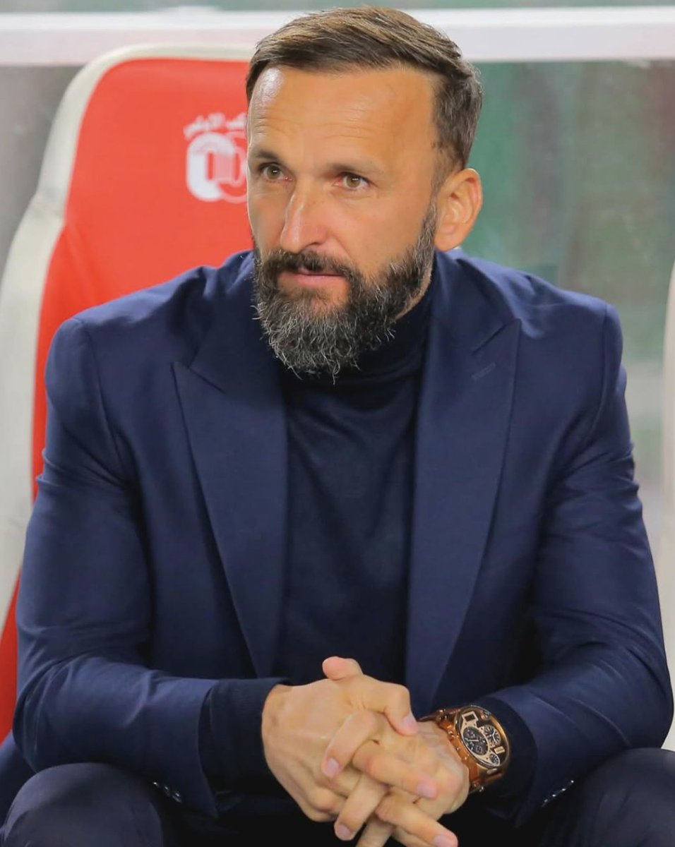 𝗥𝗨𝗟𝗔𝗡𝗜 𝗕𝗘𝗔𝗧𝗦 𝗥𝗔𝗠𝗢𝗩𝗜𝗖 

Rulani Mokwena's MC Alger came from a goal down to beat Sead Ramovic's CR Belouzidad 2-1 on Monday evening.

Alger sit now four points ahead of second place in the Algerian Ligue 1, with three games in hand over second place.