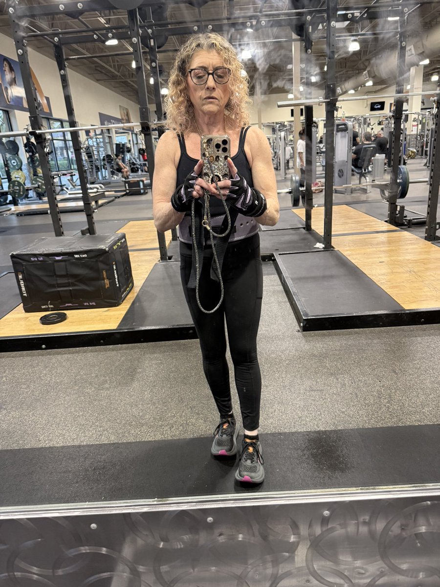 It’s leg day!!! 😩😩😩