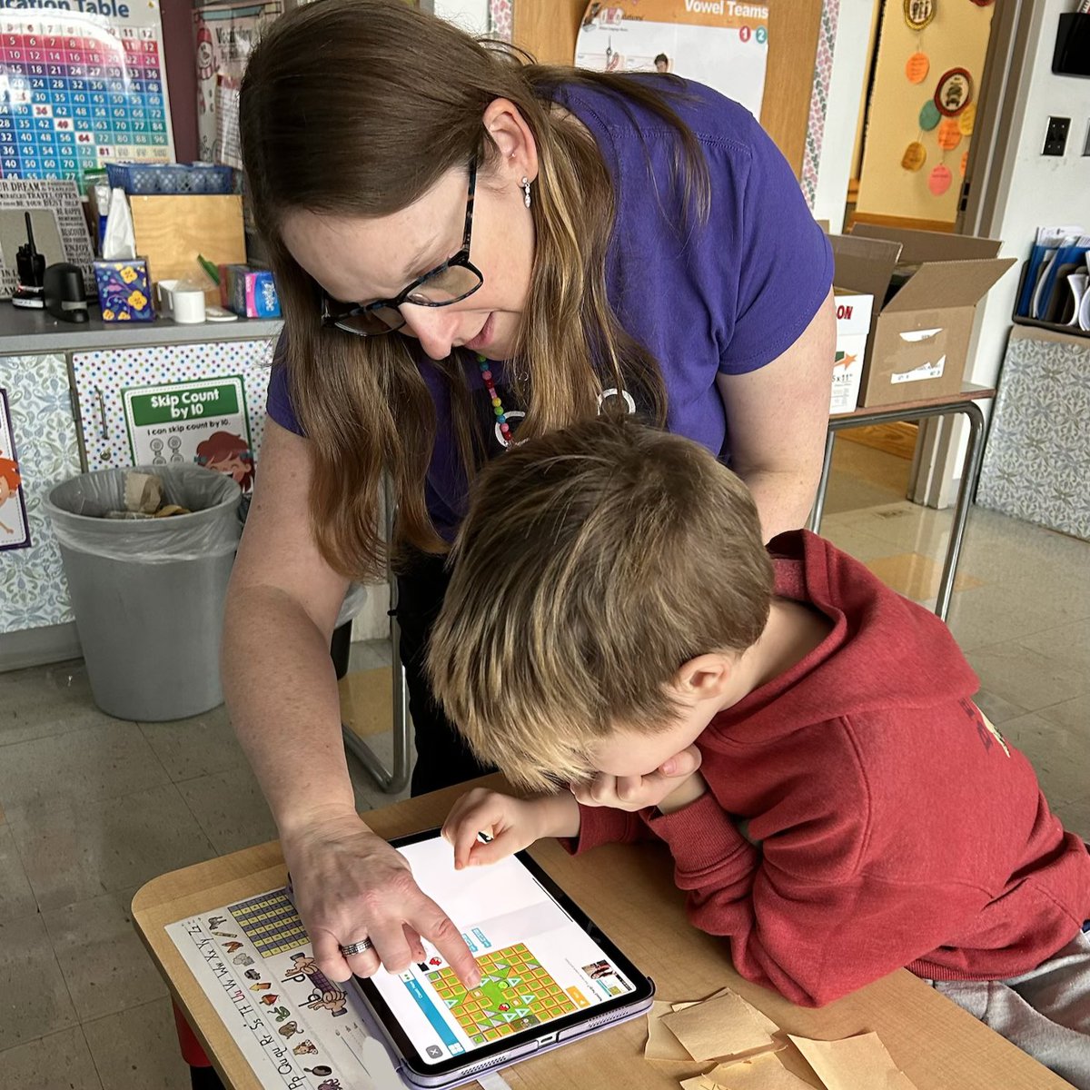 jaguar222's tweet image. The Hour of Code is underway!! Students worked on coding the Angry Bird to get to the Pig who stole his eggs. Also, students learned the word persistence today. #HourOfCode #CSEWeek @LowerMerionSD @codeorg